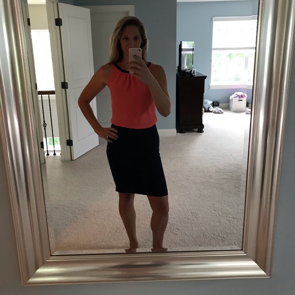 💕SOLD💕The Limited Tank Top - Picture 4 of 7